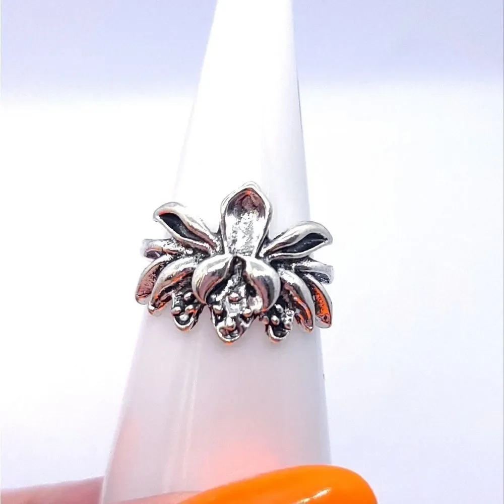 Antique Silver Lotus Flower Ring Boho Western Floral Statement Size 5 Pinky Ring